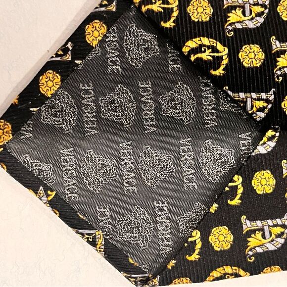 Gianni Versace Black and Gold Silk Tie with Dual Patterns - Picture 8 of 8